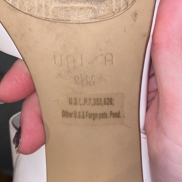 Lightly worn white heels size 9 1/2 - Picture 5 of 7